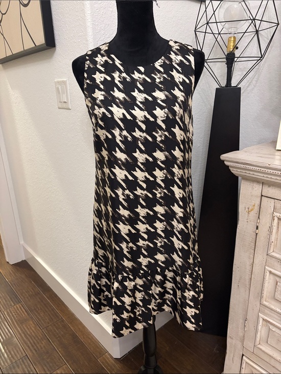 J. Crew Dresses & Skirts - J Crew Sleeveless Black and White Houndstooth Swing Dress